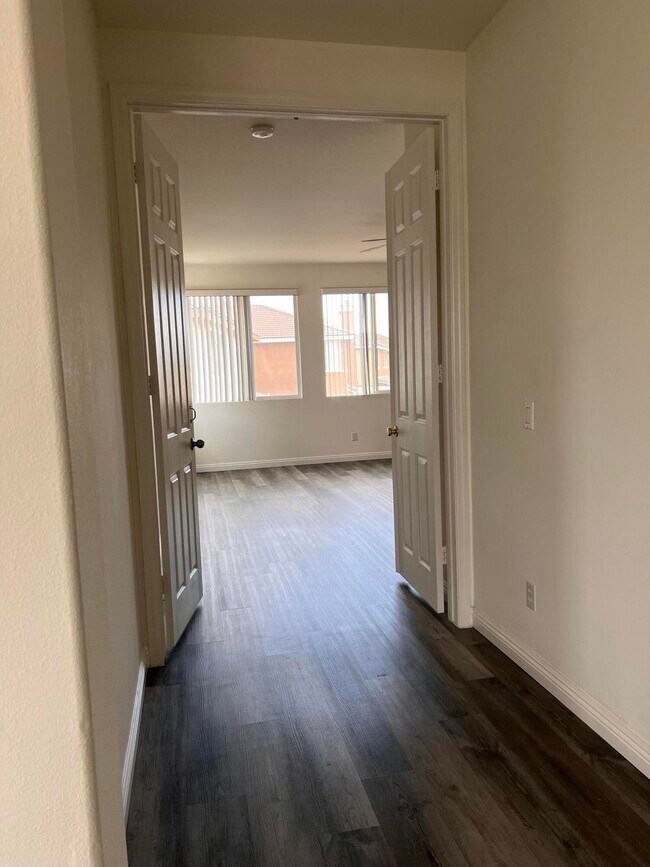 Building Photo - 3406 Club Rancho Dr