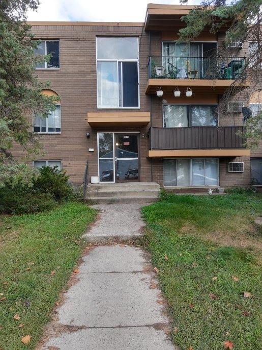 front entry - 1676 English St