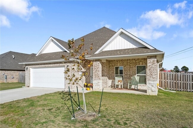 Building Photo - 102 Manfield Ave