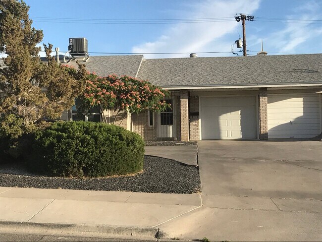 Building Photo - 10432 Seawood Dr