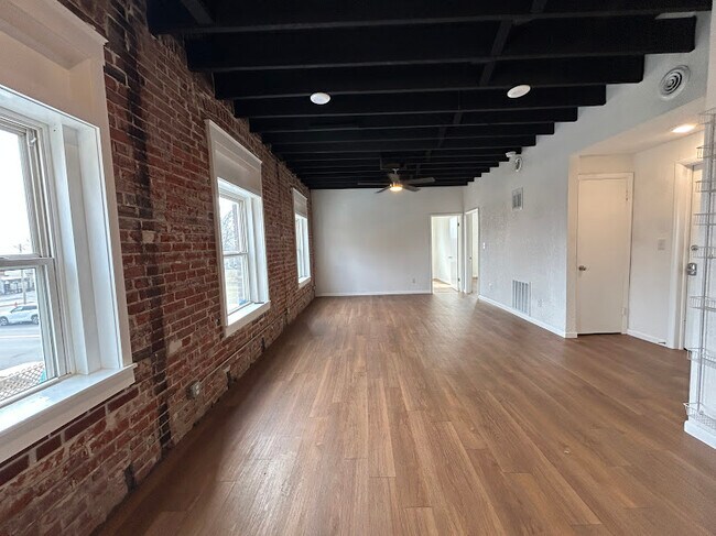 Building Photo - 2202 Lexington Ave