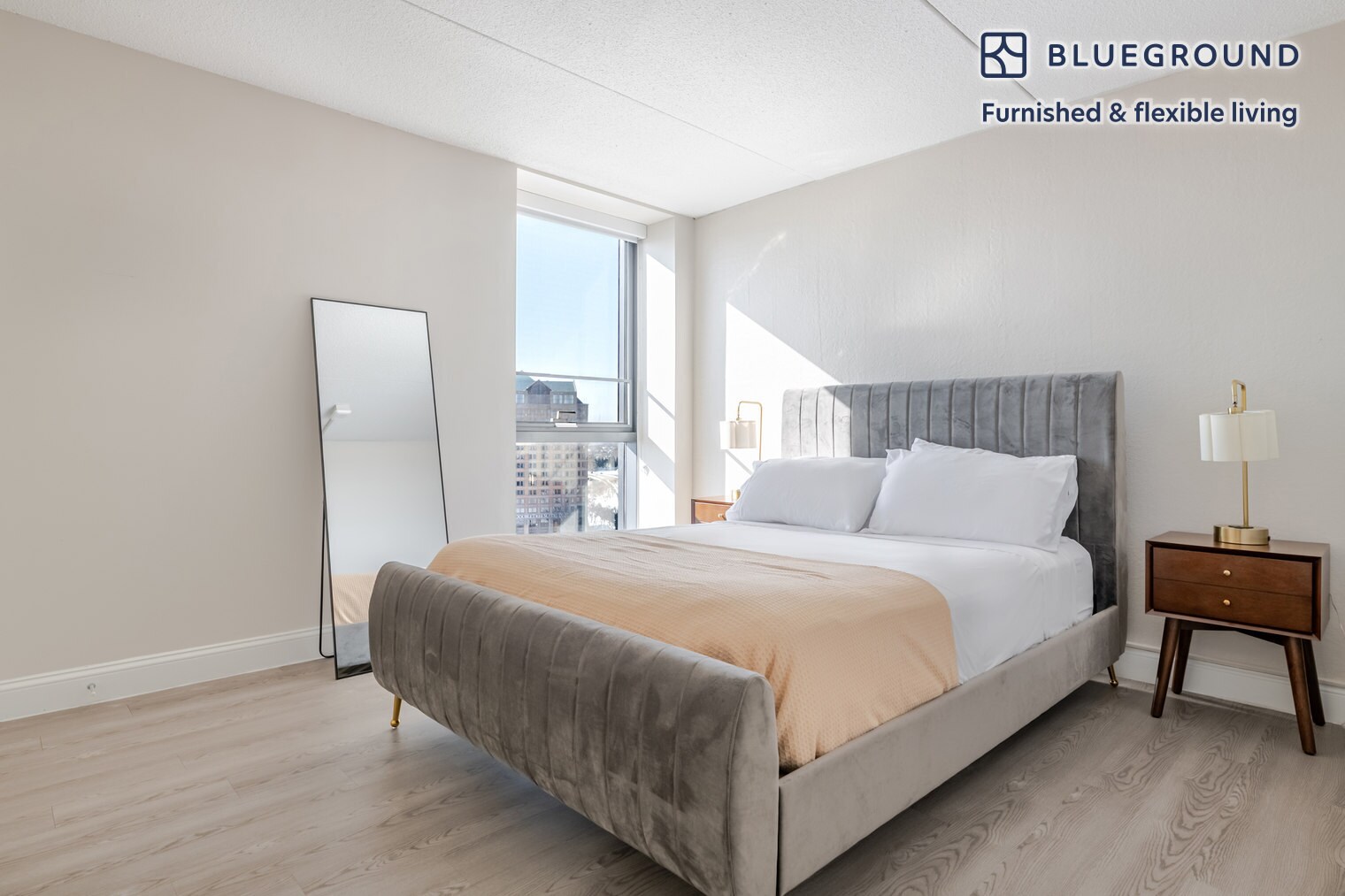 Building Photo - 812 Memorial Dr