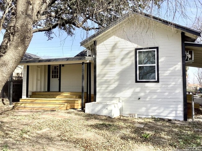 Building Photo - 2254 I-35