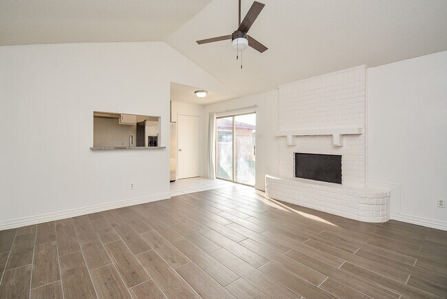 Building Photo - 4906 E Orem Dr