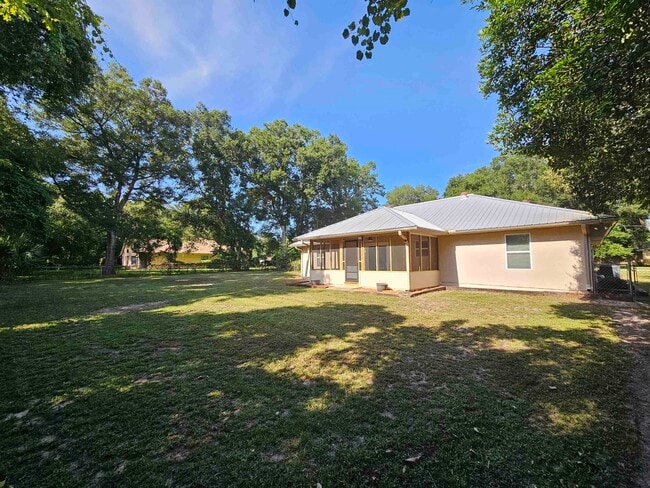 Building Photo - 4225 Oak Ln
