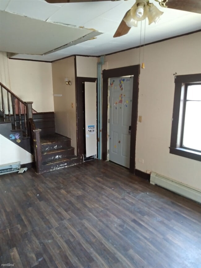 Building Photo - 3 br, 1 bath House - 212 South Street