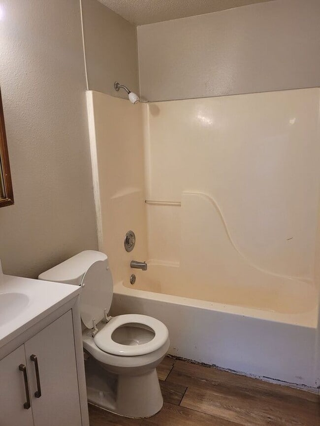 Building Photo - $400 Move in special December 2024