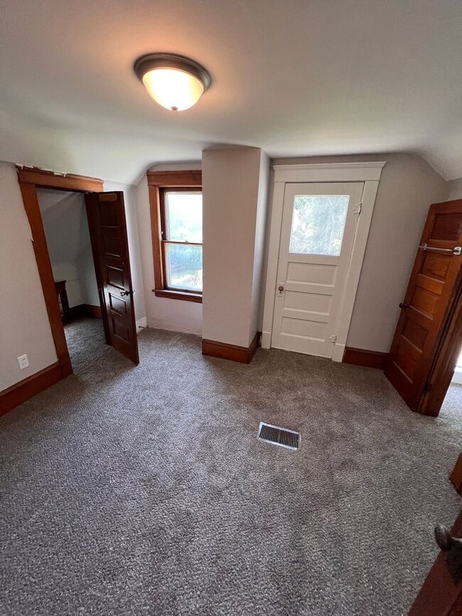 Building Photo - 15912 Parkgrove Ave
