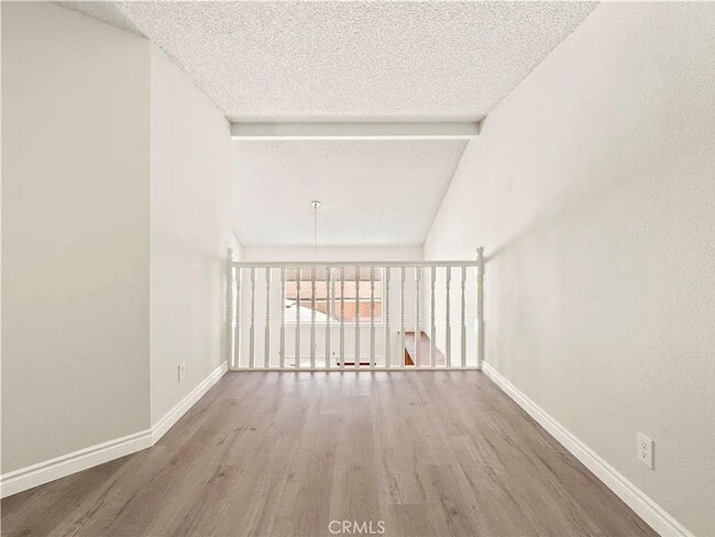 Building Photo - Luxurious 2-Bedroom Townhome with Loft in ...