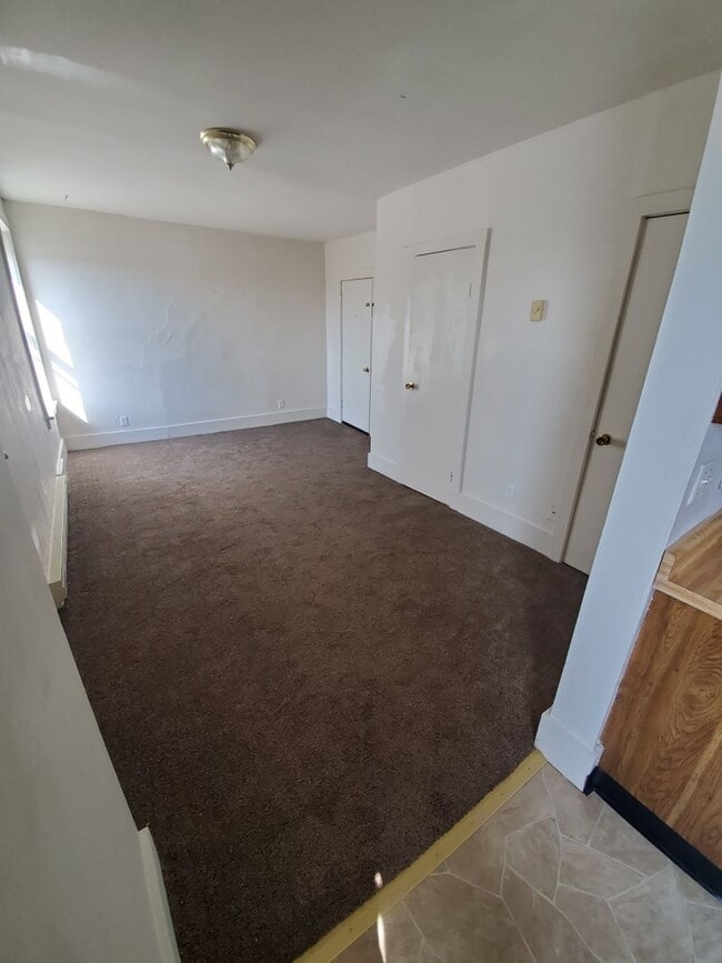 Interior Photo - 19 E State St. 10 Unit