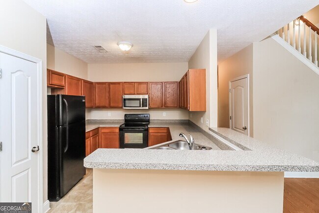 Building Photo - 4560 Ferncrest Pl