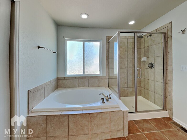 Building Photo - 7704 Autumn Leaf Way