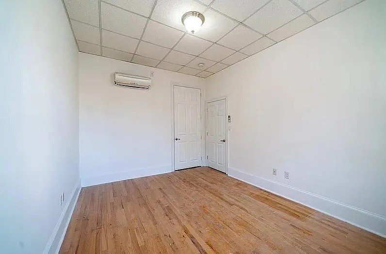 Building Photo - 56 Monroe St