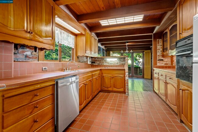 Building Photo - 10 El Rincon