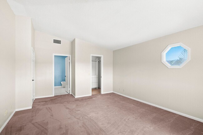 Building Photo - Ocean View La Jolla Home | 3BR + 3BA | Patio, Balcony & 2-Car Garage
