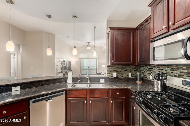 Building Photo - 945 E Playa Del Norte Dr