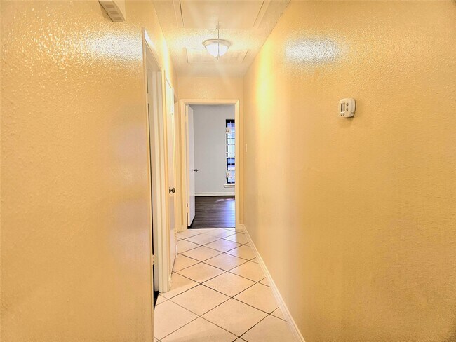 Building Photo - 5853 Village Forest Ct