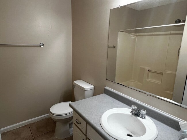 Building Photo - 105 Baytree Ct