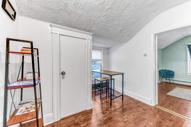 Building Photo - 7108 Hudson Ave