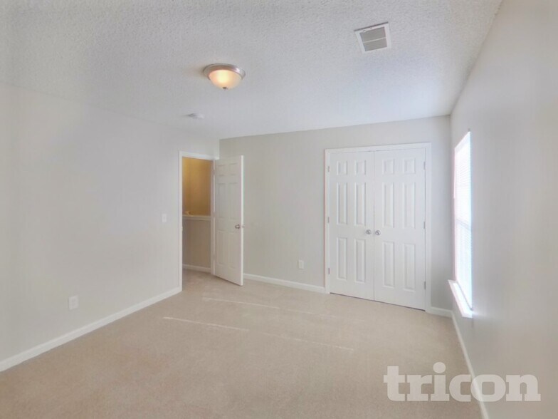 Building Photo - 228 Summer Park Rd