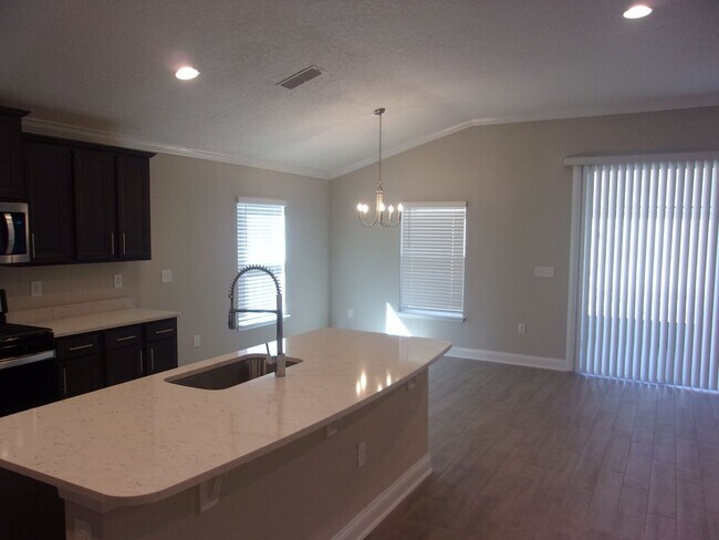 Building Photo - 4 bed/3 bath Beautiful Home with Amenities!