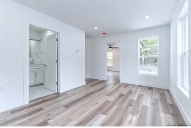 Building Photo - 520 Delaware Ave