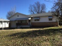 Building Photo - 3 Bedroom Home on Quiet Street Southwest, ...
