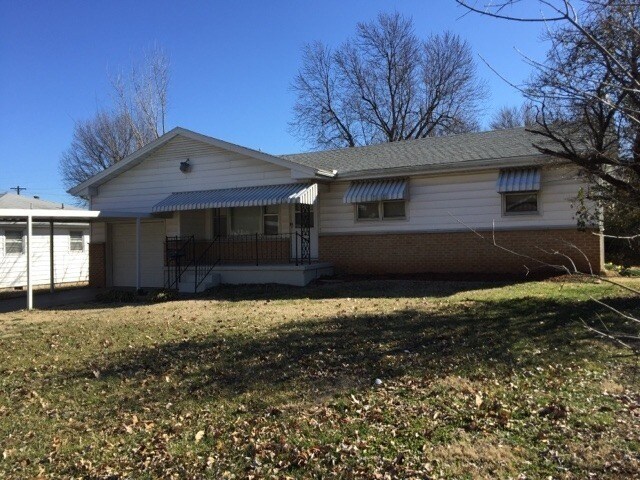 Primary Photo - 3 Bedroom Home on Quiet Street Southwest, ...