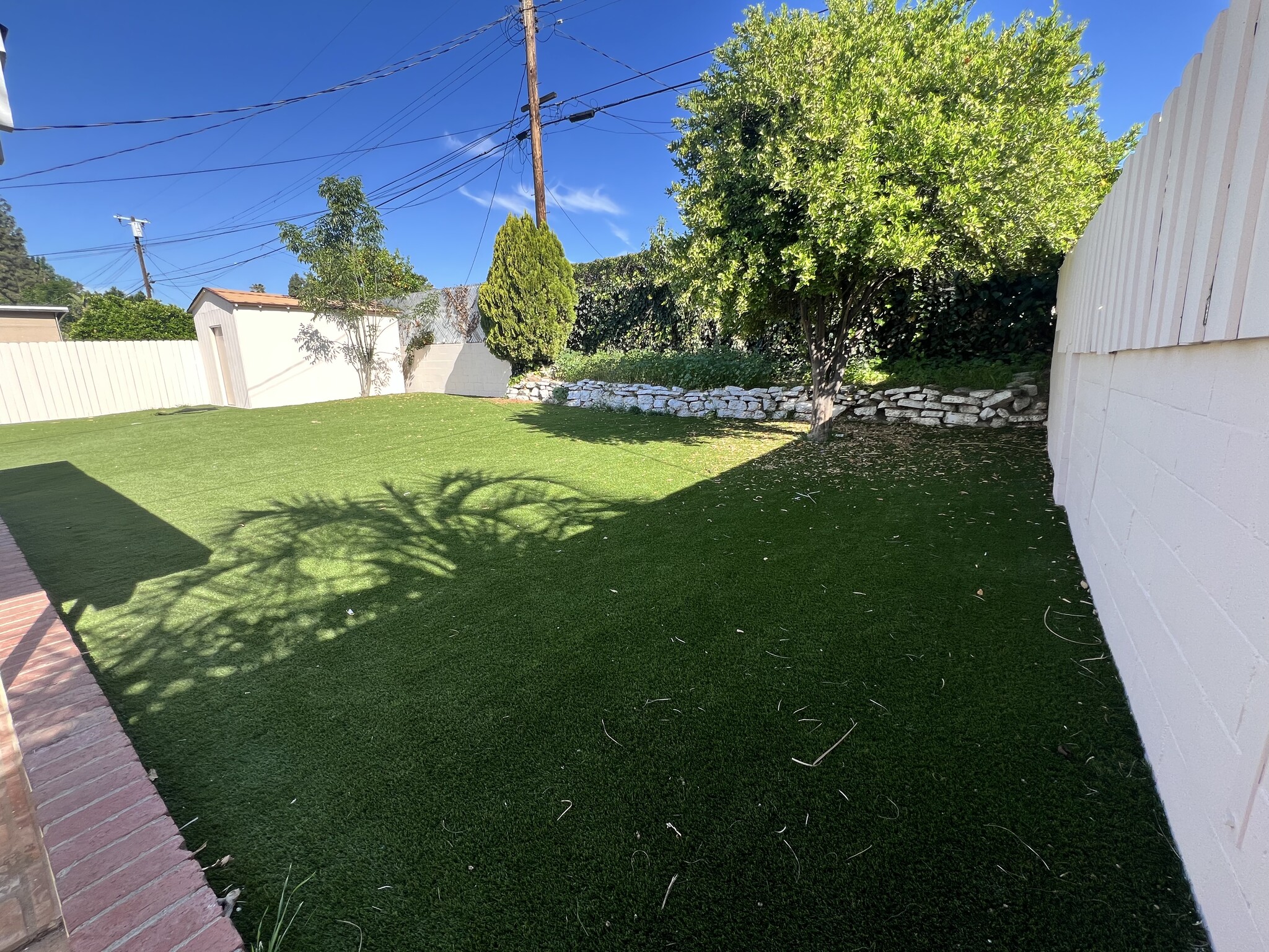 Huge Turf Yard - 16725 Citronia St