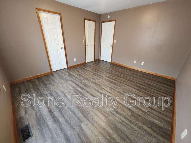 Building Photo - 823 S 19th St