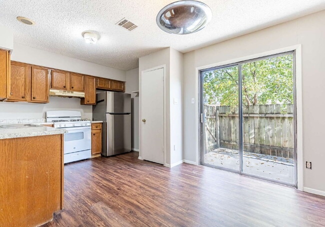 Building Photo - 6201 Berkett Cove