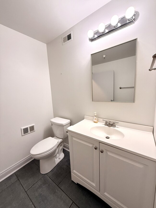 Building Photo - 509 Delaware St