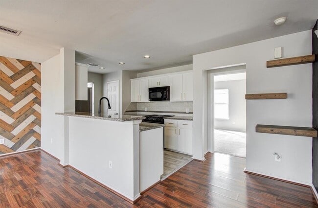 Building Photo - 2631 Woodridge Manor Dr