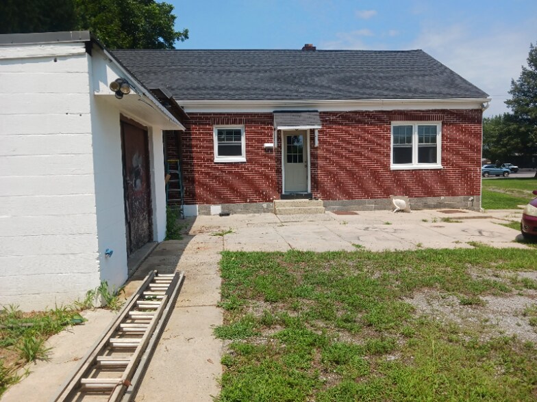 Building Photo - 2640 Lincoln Hwy E