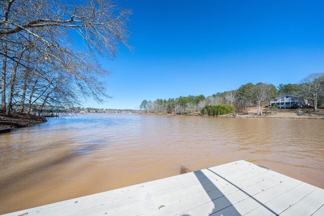 Building Photo - Lakefront Oconee Home