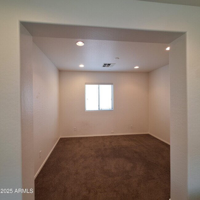 Building Photo - 5318 W Chisum Trail