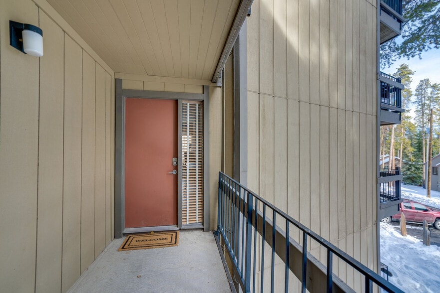 Building Photo - 1127 Ski Hill Rd