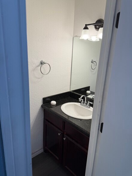 Half bath - 2304 Shidler Dr
