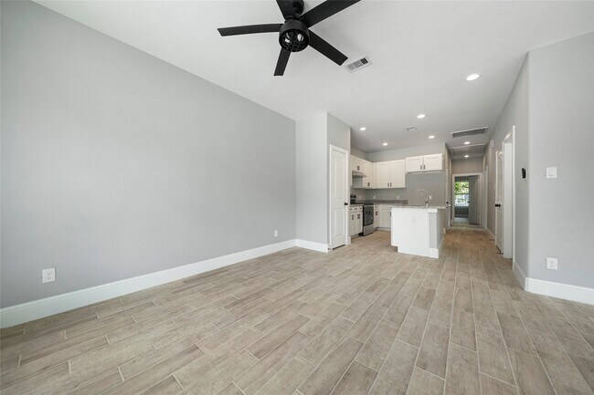 Building Photo - 4205 Elmwood St