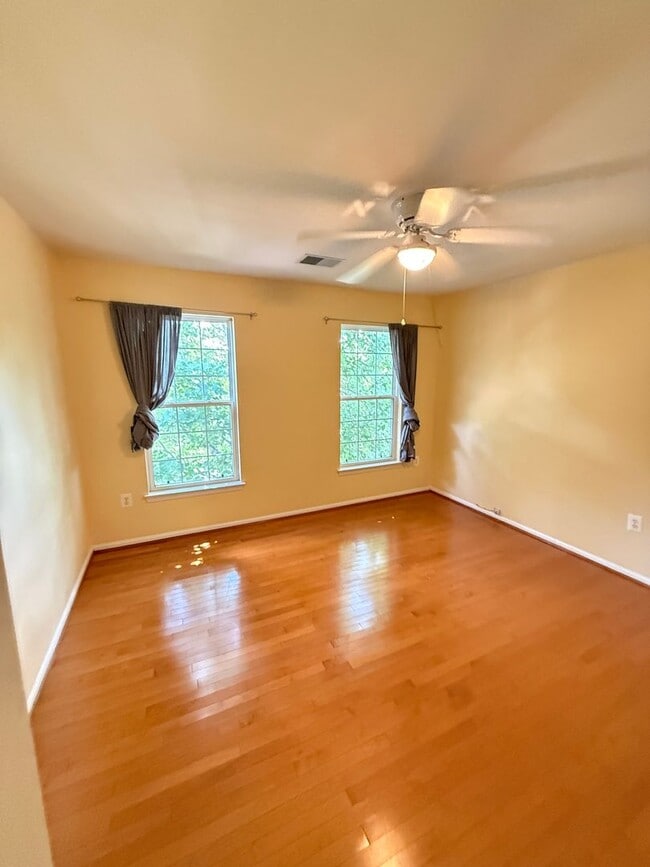 Building Photo - 5106 Higgins Dr