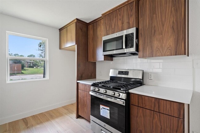 Building Photo - 1800 Nicole Cir