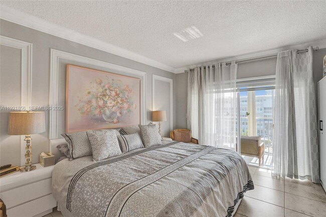 Building Photo - 330 SE 2nd St