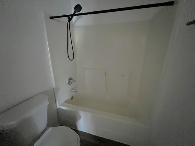 Building Photo - 677 W 5th Ave