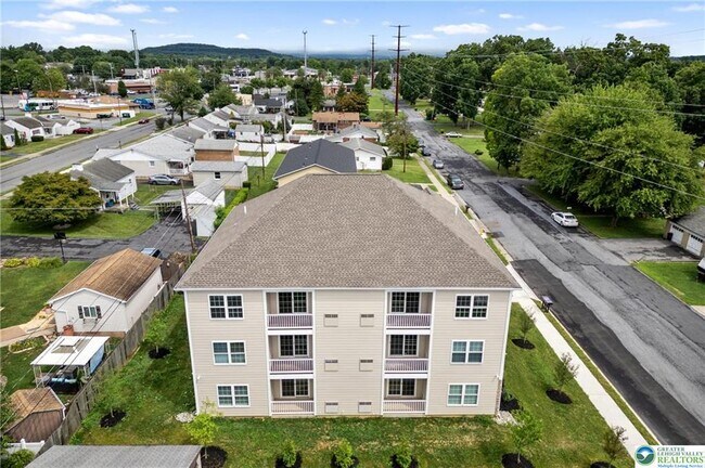 Building Photo - 2039 Clermont St