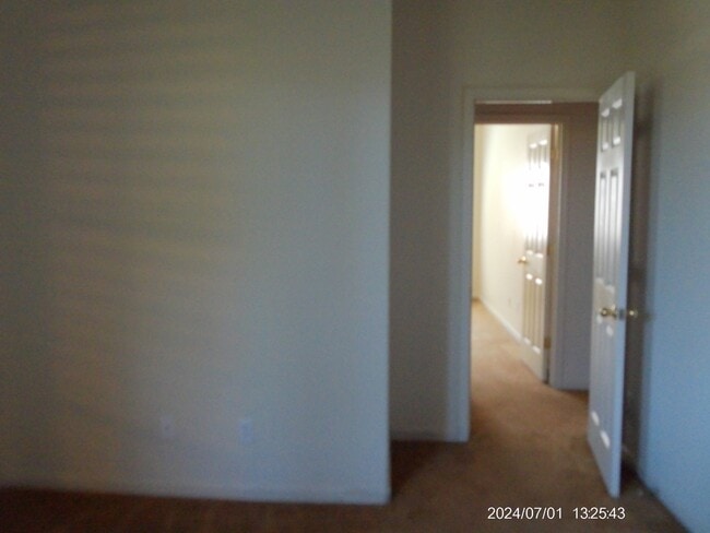 Building Photo - 634 Falling Rock Ct