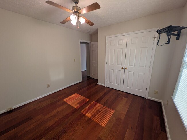 Building Photo - 6008 Yeaton Glen Dr