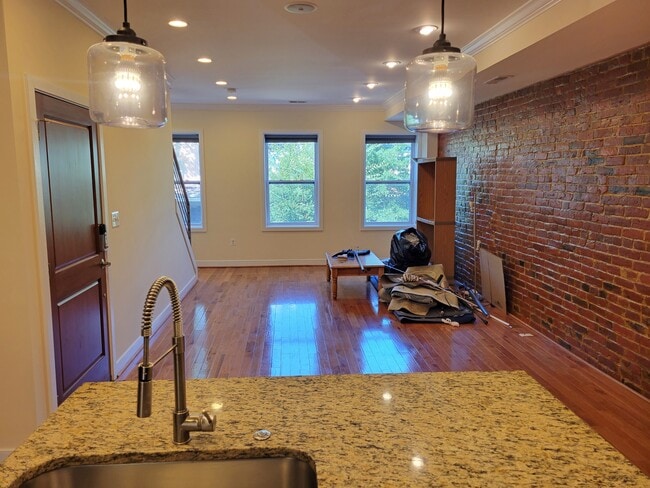 Building Photo - 127 Quincy Pl NE