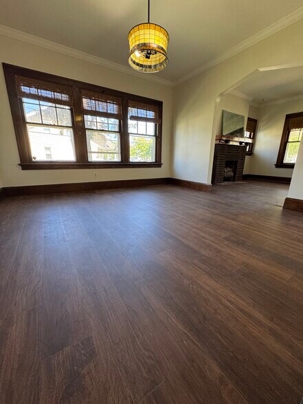 Building Photo - 702 Colima Dr