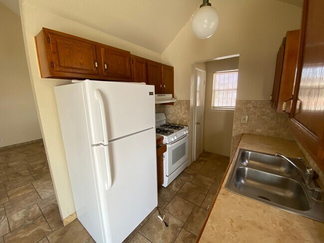 Building Photo - EASTSIDE DUPLEX FOR RENT