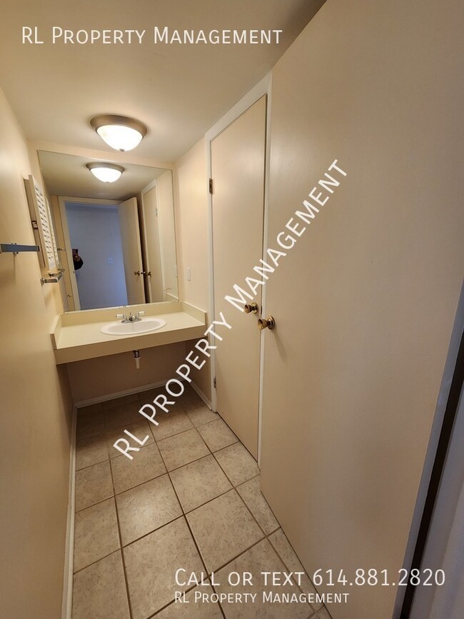 Building Photo - Charming 2 bedroom 1 bathroom condo near O...